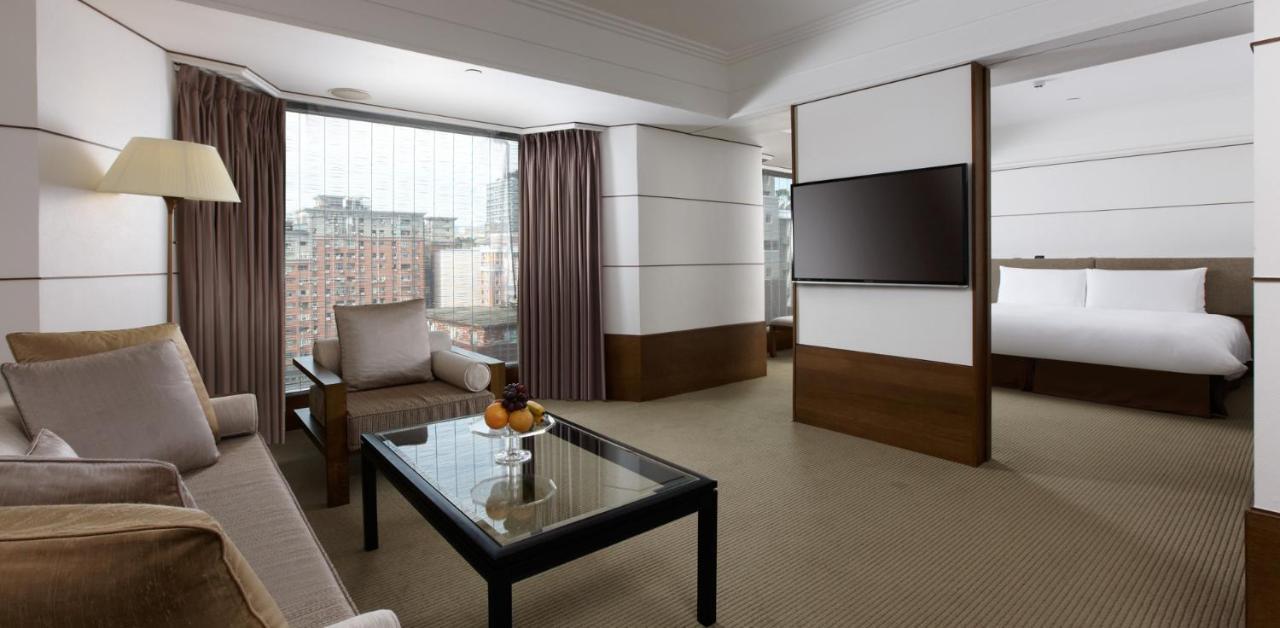 Regent Taipei Hotel Eksteriør billede A suite at the Mandarin Oriental, Munich