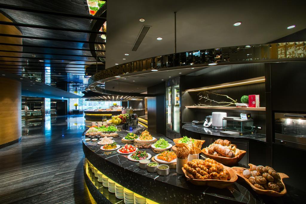 Regent Taipei Hotel Eksteriør billede The buffet at the lounge