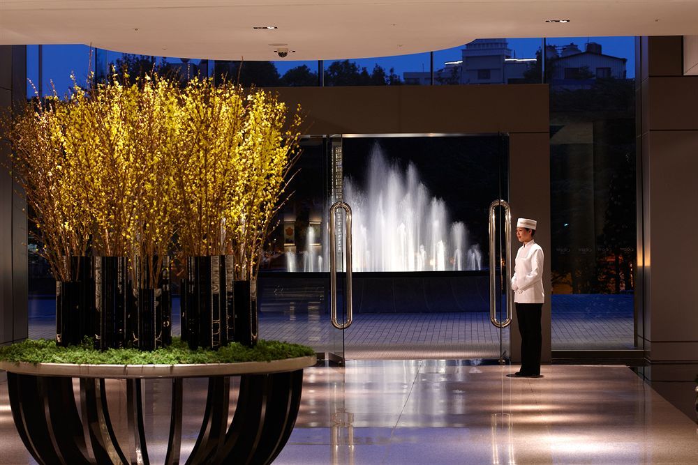 Regent Taipei Hotel Eksteriør billede Entrance to the hotel