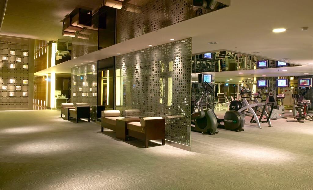 Regent Taipei Hotel Eksteriør billede The gym at the Mandarin Oriental, Hong Kong