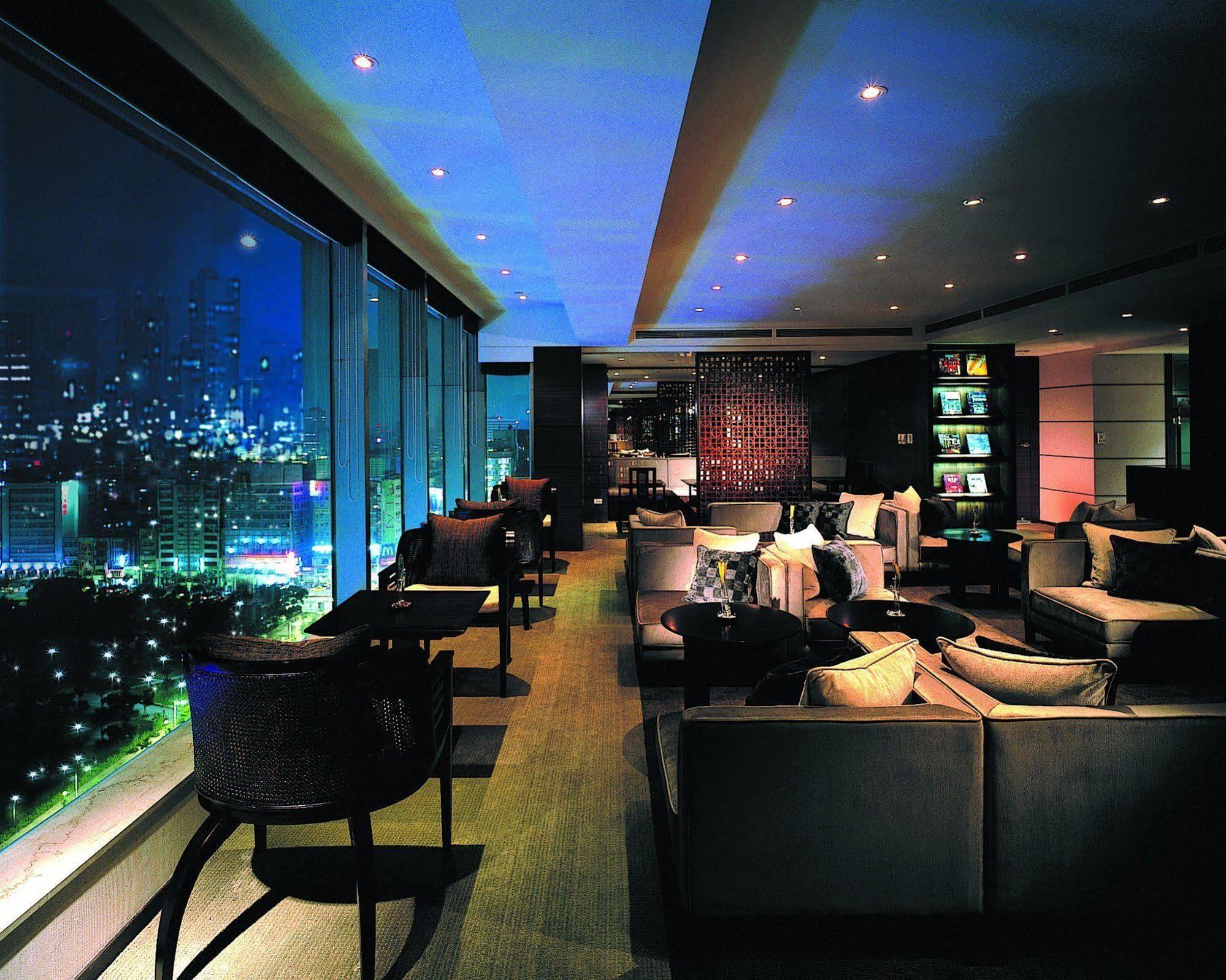 Regent Taipei Hotel Eksteriør billede The Club lounge at Suvarnabhumi Airport