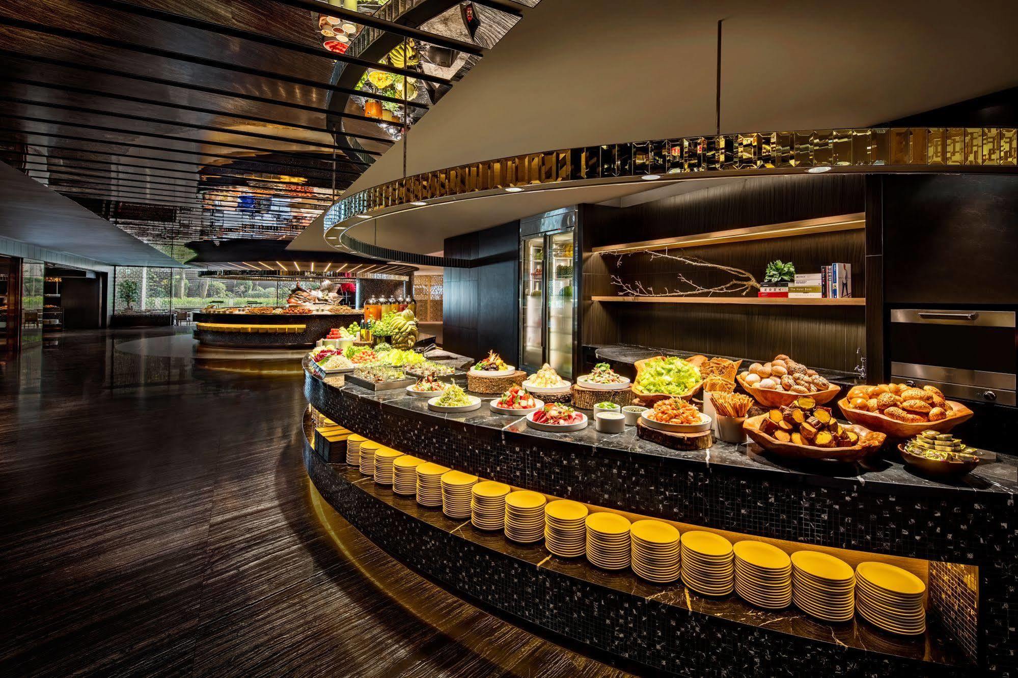 Regent Taipei Hotel Eksteriør billede The buffet at the restaurant