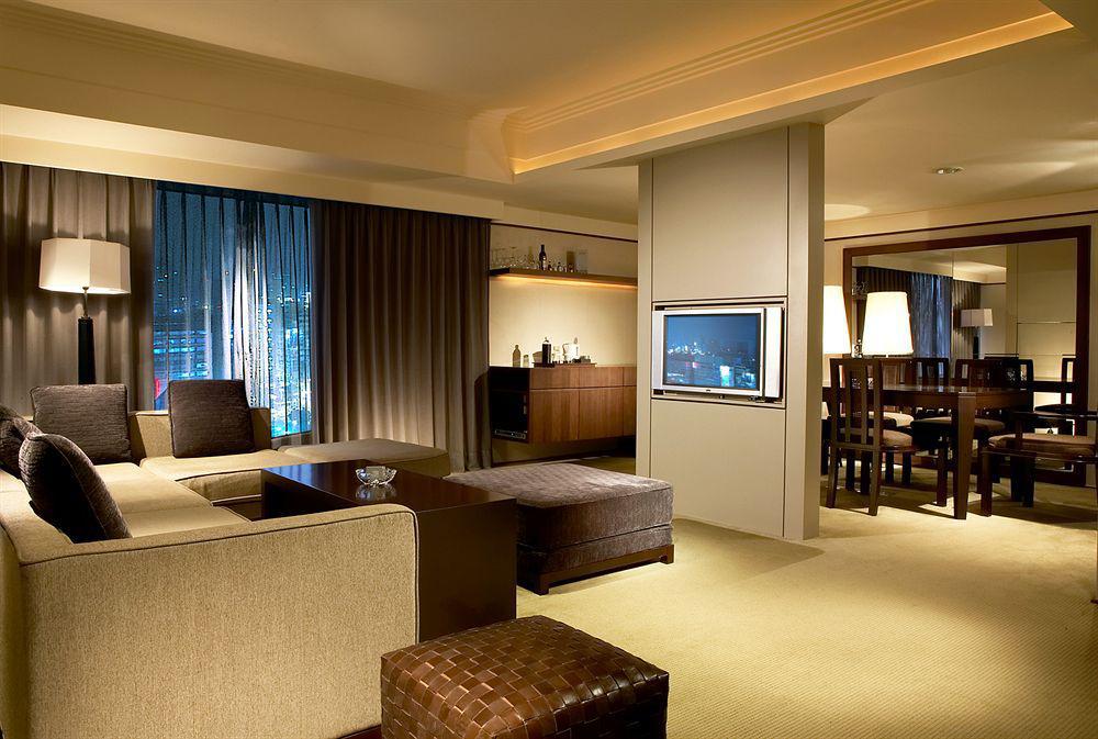 Regent Taipei Hotel Eksteriør billede A suite at the Mandarin Oriental, Tokyo
