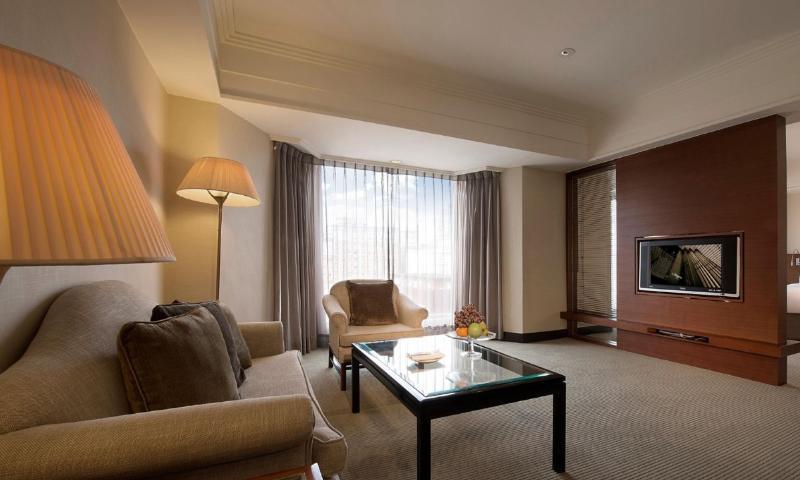 Regent Taipei Hotel Eksteriør billede A living room in a suite at the hotel
